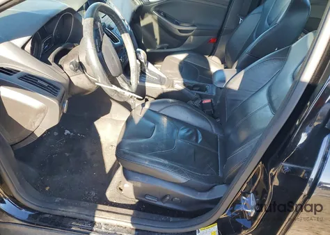 2016 Ford Focus Se z USA, uszkodzony, nr VIN 1FADP3F24GL206086